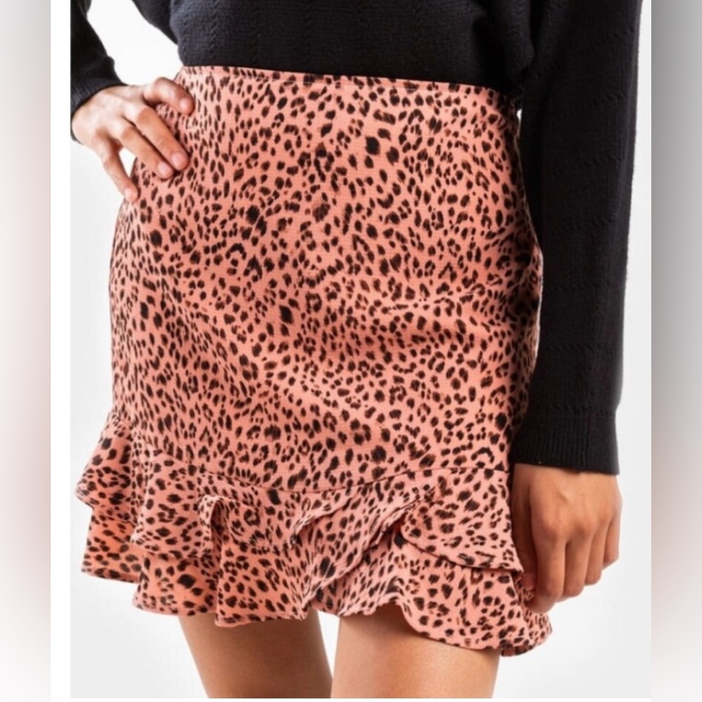 Mi Ami‎ small teardrop ruffled pink leopard print lined skirt size small. Mini